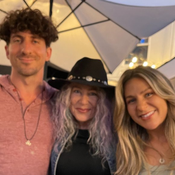 Meet your Posher, Dawn - Picture 2 of 2